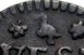 Ilustración de las diferencia de la moneda Duit "Brazo coronado de Frisia Occidental" 1702 - 1713 KM# 100