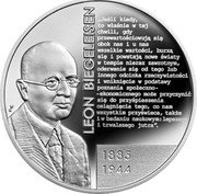Poland 10 Zlotych Leon Biegeleisen 2022 mw Proof LEON BIEGELEISEN ,,JEŚLI KIEDY, TO WŁAŚNIE W TEJ CHWILI, GDY PRZEWARTOŚCIOWUJĄ SIĘ OBOK NAS I U NAS WSZELKIE WARTOŚCI, BURZĄ SIĘ I POWSTAJĄ NOWE ŚWIATY W TEMPIE NIERAZ ZAWROTNYM, ODERWANIE SIĘ OD TEGO LUB INNEGO ODCINKA RZECZYWISTOŚCI I WNIKNIĘCIE W PODSTAWY POZNANIA SPOŁECZNO- -EKONOMICZNEGO MOŻE PRZYCZYNIĆ SIĘ DO PRZYŚPIESZENIA OSIĄGNIĘCIA TEGO, CO NAM WSZYSTKIM PRZYŚWIECA, TAKŻE I W BADANIU NAUKOWYM: LEPSZEGO I TRWALSZEGO JUTRA". 1885 1944 UW coin reverse Poland 10 Zlotych Leon Biegeleisen 2022 mw Proof LEON BIEGELEISEN ,,JEŚLI KIEDY, TO WŁAŚNIE W TEJ CHWILI, GDY PRZEWARTOŚCIOWUJĄ SIĘ OBOK NAS I U NAS WSZELKIE WARTOŚCI, BURZĄ SIĘ I POWSTAJĄ NOWE ŚWIATY W TEMPIE NIERAZ ZAWROTNYM, ODERWANIE SIĘ OD TEGO LUB INNEGO ODCINKA RZECZYWISTOŚCI I WNIKNIĘCIE W PODSTAWY POZNANIA SPOŁECZNO- -EKONOMICZNEGO MOŻE PRZYCZYNIĆ SIĘ DO PRZYŚPIESZENIA OSIĄGNIĘCIA TEGO, CO NAM WSZYSTKIM PRZYŚWIECA, TAKŻE I W BADANIU NAUKOWYM: LEPSZEGO I TRWALSZEGO JUTRA". 1885 1944 UW coin reverse